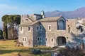 Villa de 4 dormitorios 1 800 m² Lombardía, Italia