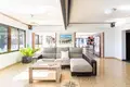 Haus 5 Schlafzimmer 288 m² Dos Hermanas, Spanien