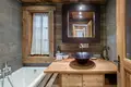 Chalet 7 rooms 225 m² in Saint Georges sur Allier, France
