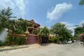Willa 4 pokoi 224 m² w Sangkat Phsar Daeum Thkov, Kambodża