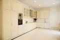 8 bedroom House 2 200 m² Marbella, Spain