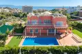 7-Schlafzimmer-Villa 1 033 m² Benalmadena, Spanien