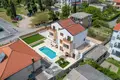 7 bedroom house 464 m² Kastel Sucurac, Croatia