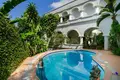 villa de 5 chambres 1 400 m² Karon, Thaïlande