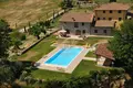 Propiedad comercial 982 m² en Poppi, Italia