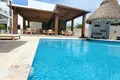 2 bedroom condo 123 m² West Bay, Honduras