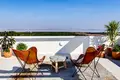 Mieszkanie 2 pokoi 87 m² Torrevieja, Hiszpania