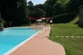 Commercial property 700 m² in Florence, Italy