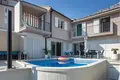 Dom 5 pokojów 260 m² Opcina Baska Voda, Chorwacja
