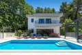 Casa 4 habitaciones 200 m² Pola, Croacia