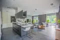 Mieszkanie 4 pokoi 145 m² Warszawa, Polska