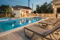 Dom 5 pokojów 256 m² Imotski, Chorwacja
