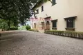 Propiedad comercial 2 200 m² en Florencia, Italia