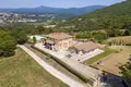 Propiedad comercial 982 m² en Poppi, Italia