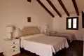 4-Schlafzimmer-Villa 208 m² Estepona, Spanien