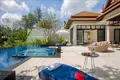 Wohnkomplex Complex of villas with swimming pools and jacuzzis directly on Bang Tao Beach, Phuket, Thailand