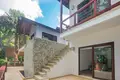 6 bedroom house 385 m² Coxen Hole, Honduras