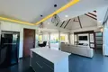 Villa mit 2 Schlafzimmern 318 m² Rawai, Thailand
