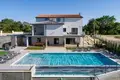 Dom 5 pokojów 420 m² Opcina Tinjan, Chorwacja