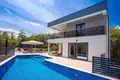 4 bedroom Villa 250 m² Grad Omis, Croatia