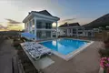 Mieszkanie 4 pokoi 180 m² Fethiye, Turcja