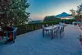 5 room house 330 m² Zrnovnica, Croatia