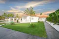 Villa de 4 dormitorios 300 m² Alfaz del Pi, Španjolska
