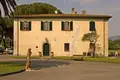 Villa 13 bedrooms 2 400 m² Pardossi, Italy