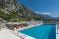 3 bedroom apartment 190 m² Dobrota, Montenegro