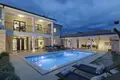 6 bedroom villa 180 m² Varvari, Croatia