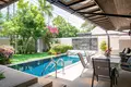 Villa mit 2 Schlafzimmern 250 m² Rawai, Thailand