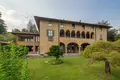 Villa 10 Schlafzimmer 1 600 m² Bergamo, Italien
