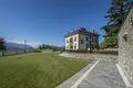 Villa 10 bedrooms 1 300 m² Luino, Italy