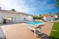 Villa de 4 dormitorios 300 m² Alfaz del Pi, Španjolska