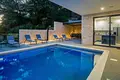4 bedroom house 375 m² Grad Omis, Croatia