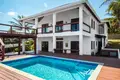 4 bedroom house 44 508 m² West Bay, Honduras