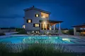 Dom 4 pokoi 294 m² Pula, Chorwacja