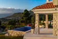 Villa mit 2 Schlafzimmern 185 m² Tivat, Montenegro