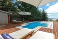 Villa de tres dormitorios 380 m² Icici, Croacia