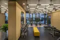 Kompleks mieszkalny High-rise residence with a swimming pool and lounge areas in a posh neighborhood of Bangkok, Thailand