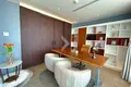 Condo 4 rooms 587 m² in Sangkat Boeng Trabaek, Cambodia