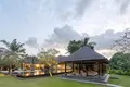 Villa de 7 dormitorios 2 641 m² Kerobokan Kelod, Indonesia