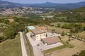 Propiedad comercial 982 m² en Poppi, Italia