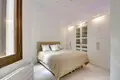 2 bedroom apartment 101 m² Paris, France