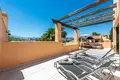 Wohnung 3 Schlafzimmer 230 m² Estepona, Spanien