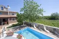 villa de 5 dormitorios 240 m² Roviño, Croacia