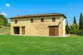 Nieruchomości komercyjne 870 m² Arezzo, Włochy