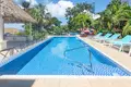 Condo 17 bedrooms 1 087 m² Roatan, Honduras