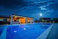 Villa mit 2 Schlafzimmern 165 m² Neuenburg, Kroatien
