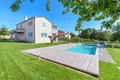 Villa 891 m² Grad Porec, Croatia